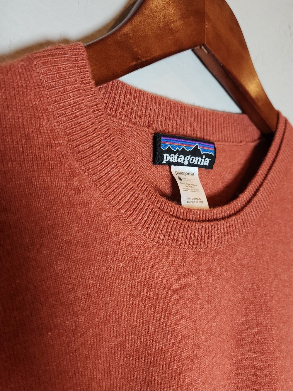 Patagonia 100% Cashmere Orange Crewneck Sweater Men's Size Medium - Picture 2 of 14